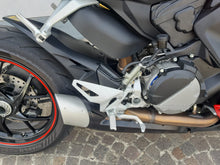 Carica l&#39;immagine nel visualizzatore di Gallery, DUCATI STREETFIGHTER V2 - 2023 - KM 16851