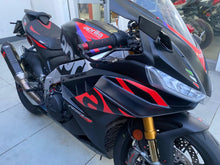 Carica l'immagine nel visualizzatore di Gallery, APRILIA RSV4 FACTORY - 2023 - KM 28917