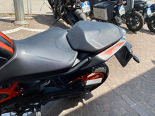 Carica l'immagine nel visualizzatore di Gallery, KTM 125 DUKE - 2021 - KM 26256