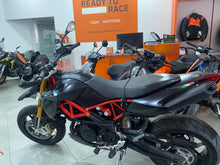 Carica l&#39;immagine nel visualizzatore di Gallery, APRILIA DORSODURO 900 - 2020 - KM 4875