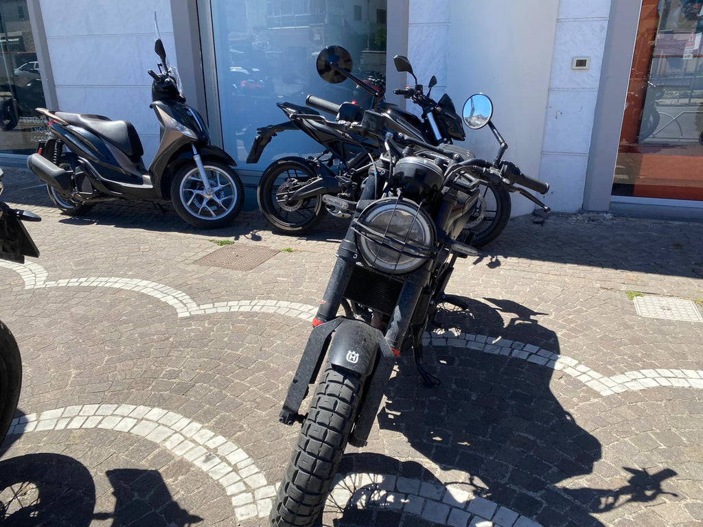 HUSQVARNA SVARTPILEN 125 - 2024 - KM 9383