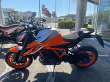 Carica l&#39;immagine nel visualizzatore di Gallery, KTM 1290 SUPER DUKE R - 2023 - KM 23993