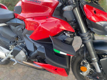 Carica l&#39;immagine nel visualizzatore di Gallery, DUCATI STREETFIGHTER V2 - 2023 - KM 7732