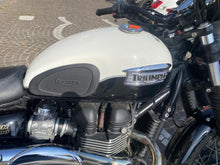 Carica l'immagine nel visualizzatore di Gallery, TRIUMPH SCRAMBLER 900 - 2015 - KM 14352