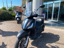 Carica l'immagine nel visualizzatore di Gallery, PIAGGIO BEVERLY 300 - 2016 - KM 45178