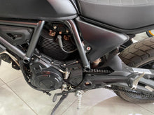 Carica l'immagine nel visualizzatore di Gallery, DUCATI SCRAMBLER 800 ICON DARK - 2025 - KM 8156