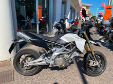 Carica l'immagine nel visualizzatore di Gallery, APRILIA DORSODURO 750 - 2015 - KM 19925