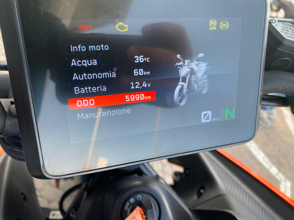 KTM 125 DUKE - 2025 - KM 5990