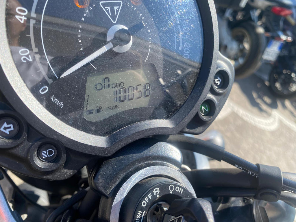 TRIUMPH STREET TWIN - 2021 - KM 10058