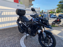 Carica l'immagine nel visualizzatore di Gallery, SUZUKI V STROM 800 SE  - 2023 - KM 17868