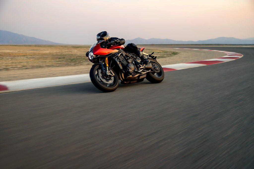 Triumph Speed Triple 1200 RR - Red Hopper
